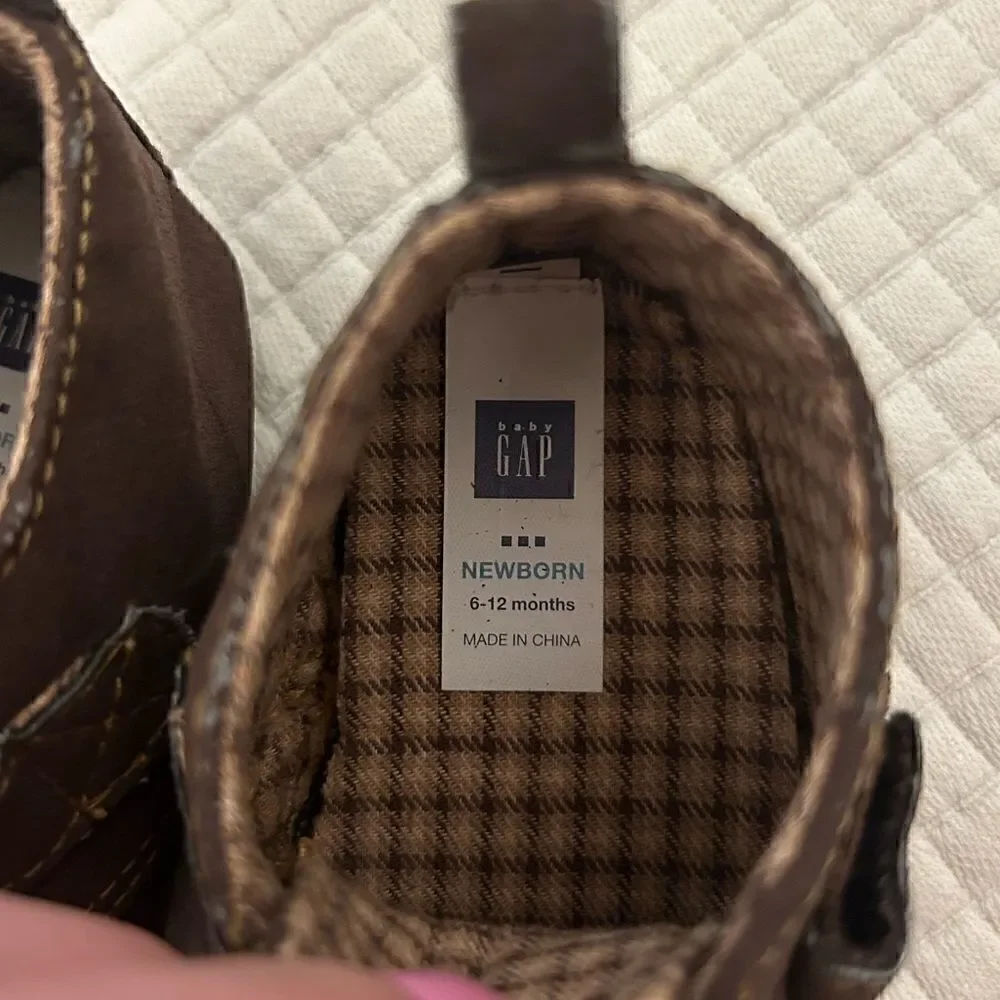 gap infant 6-12 month baby brown boots pull on Velcro close sueded feel EUC